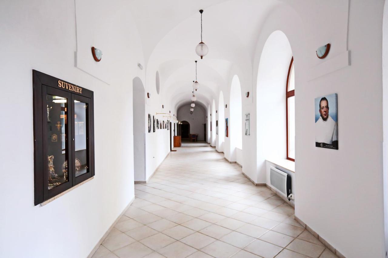 Historicky Putnicky Dom Hotel Marianka Luaran gambar