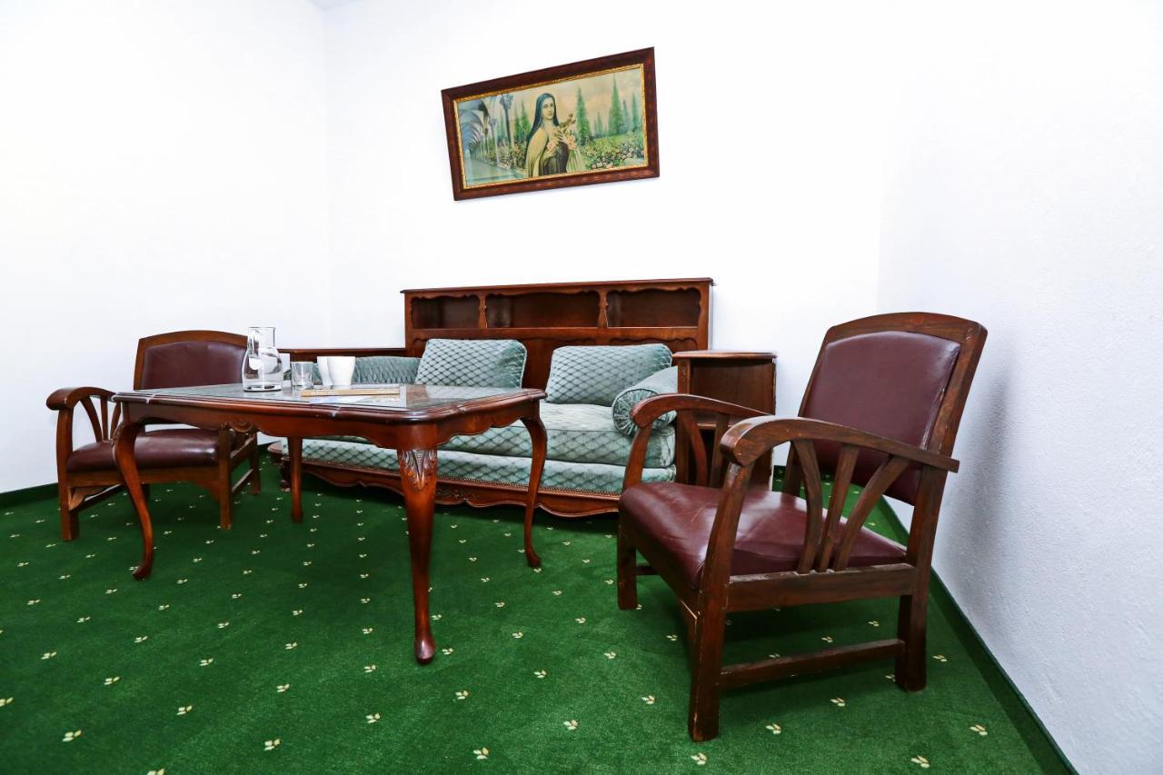 Historicky Putnicky Dom Hotel Marianka Luaran gambar