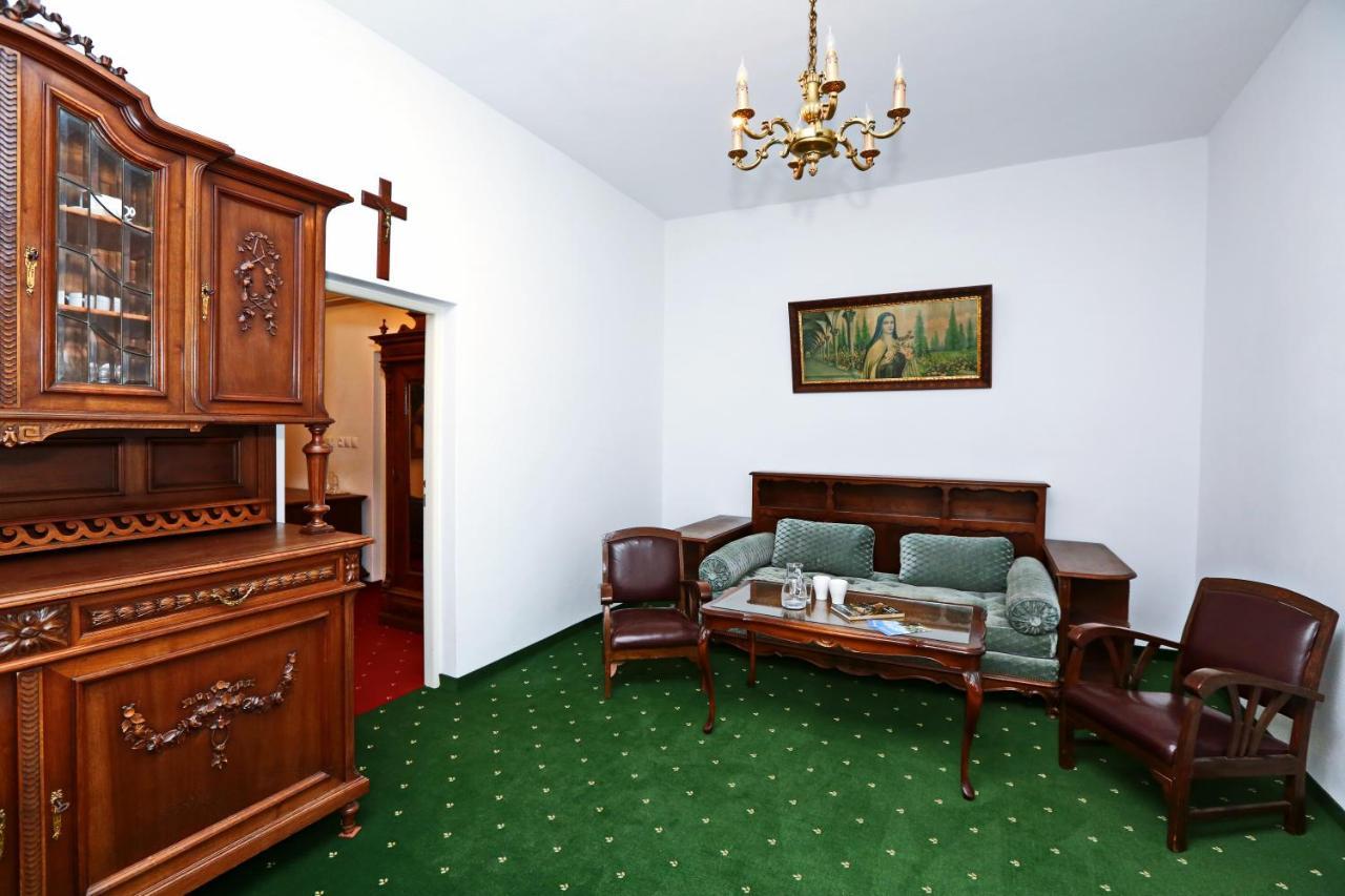 Historicky Putnicky Dom Hotel Marianka Luaran gambar