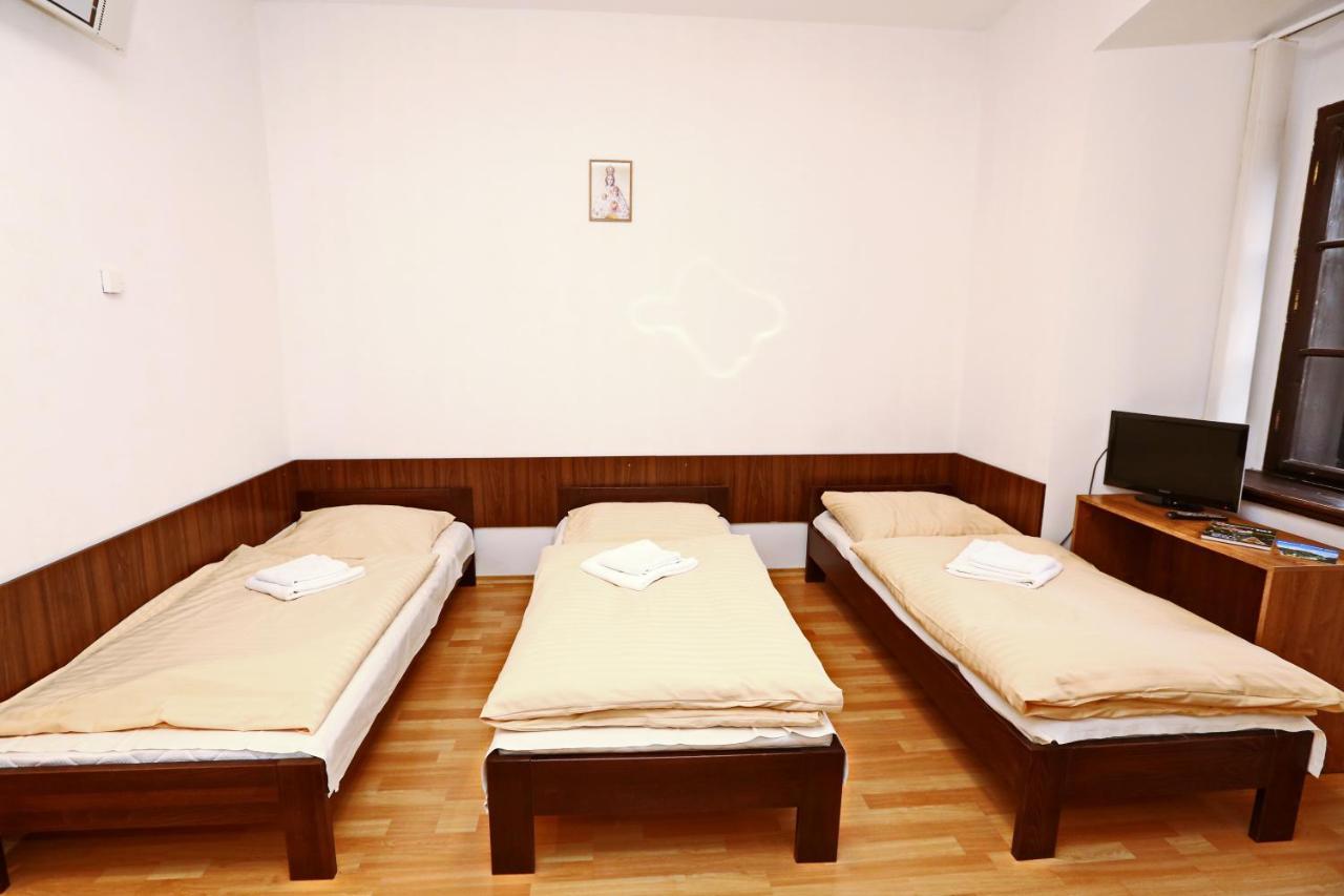 Historicky Putnicky Dom Hotel Marianka Luaran gambar