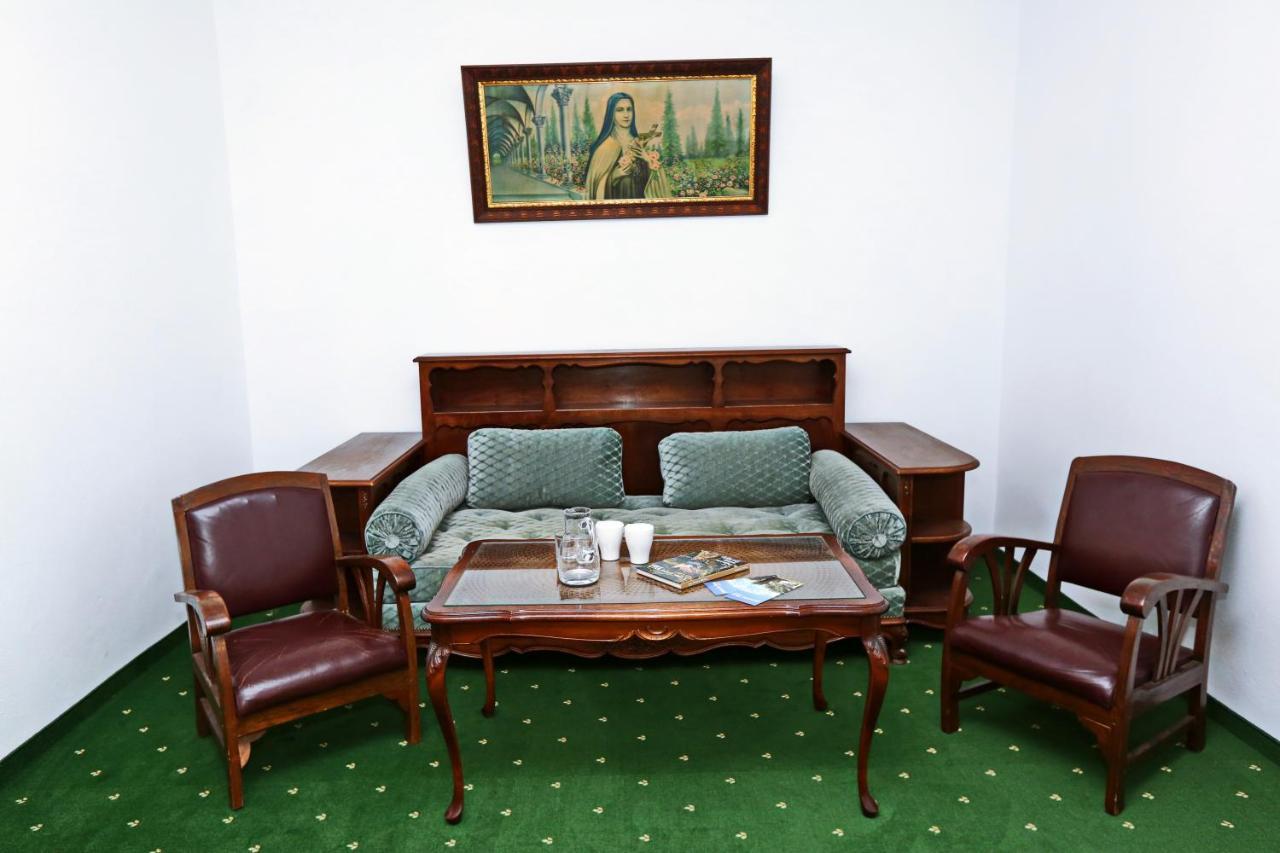 Historicky Putnicky Dom Hotel Marianka Luaran gambar
