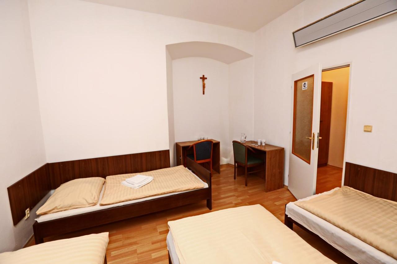 Historicky Putnicky Dom Hotel Marianka Luaran gambar