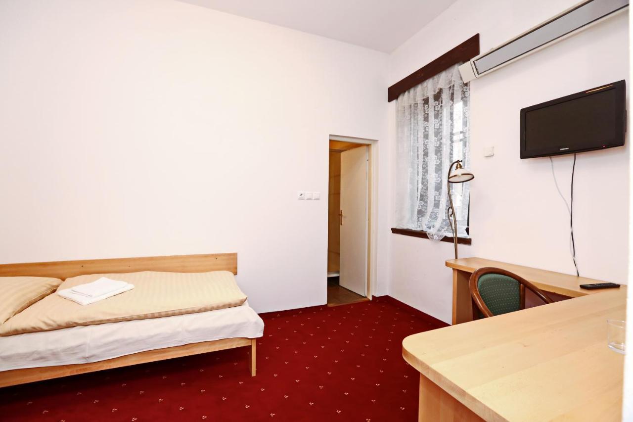 Historicky Putnicky Dom Hotel Marianka Luaran gambar